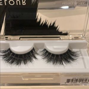 VELOUR Lashes *Brand NEW* - See Through